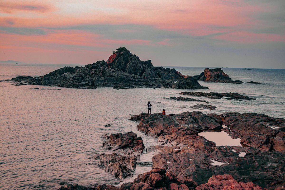 Sunset over the rocks at Kudle Beach, Gokarna